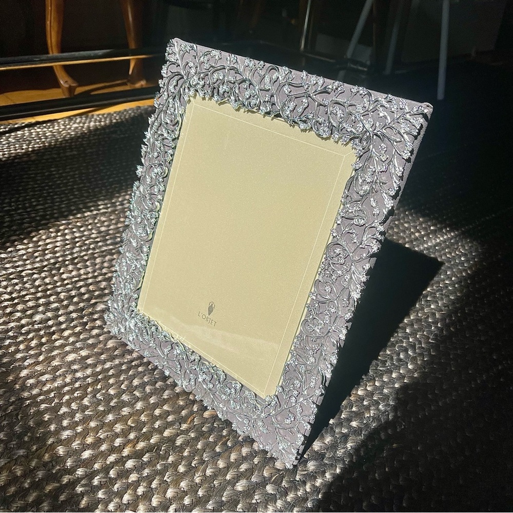 Lorel frame